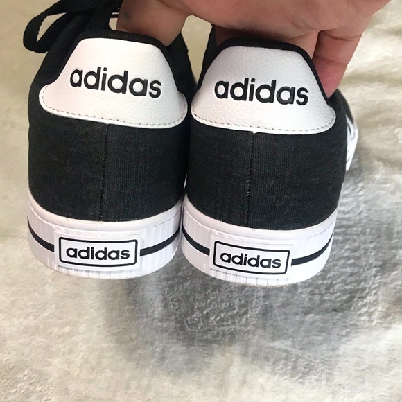 Men’s adidas shoes - Picture 3 of 8